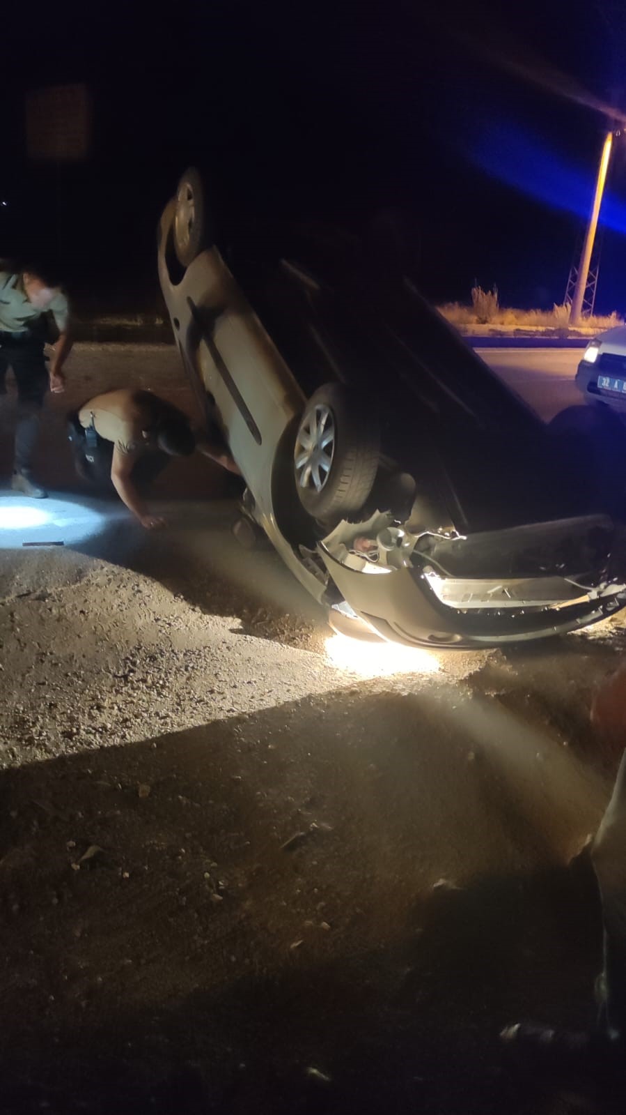 Isparta Şarkikaraağaç'ta Yol çalışmasını fark edemeyen sürücü takla attı 1 yaralı