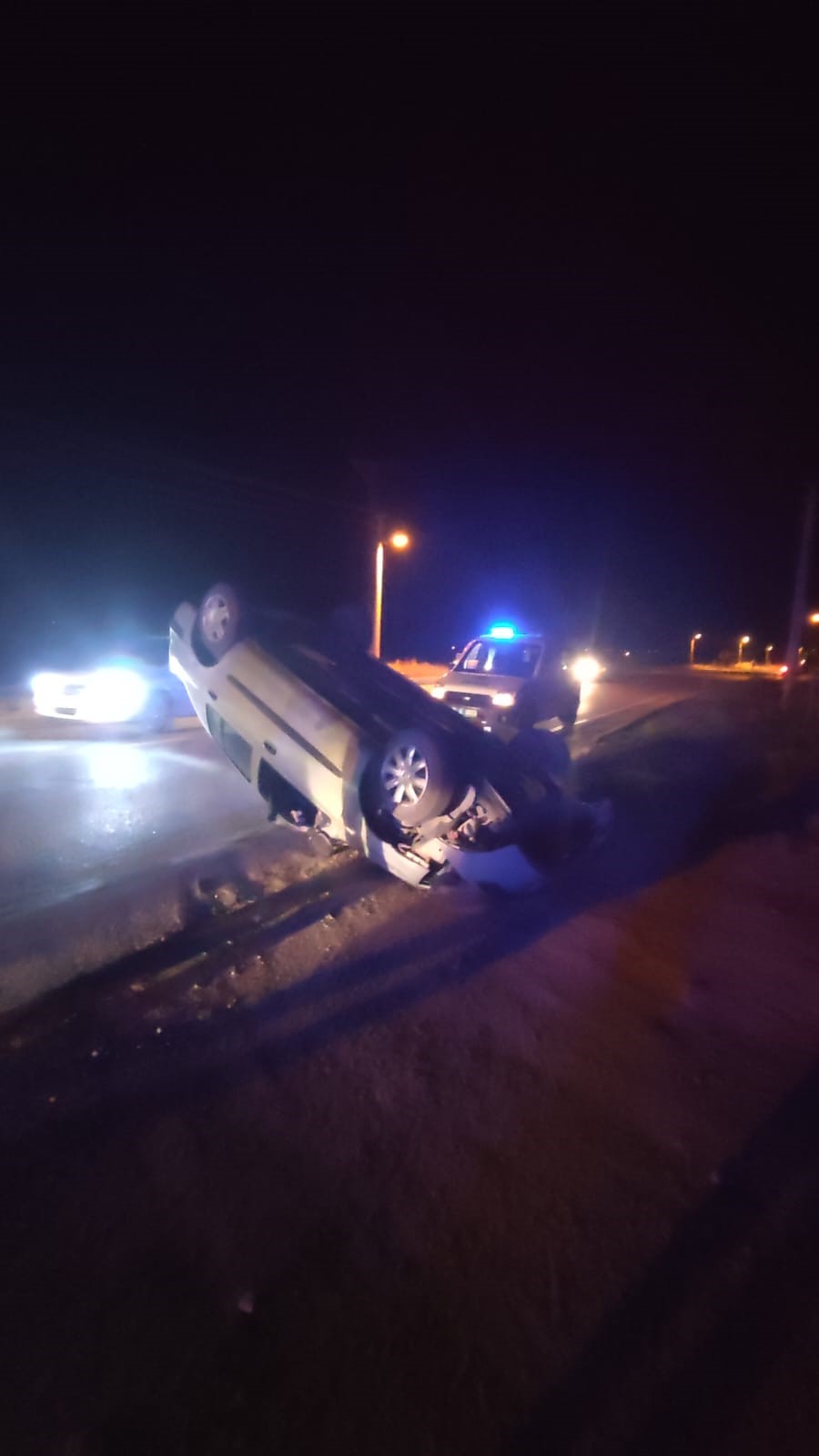 Isparta Şarkikaraağaç'ta Yol çalışmasını fark edemeyen sürücü takla attı 1 yaralı