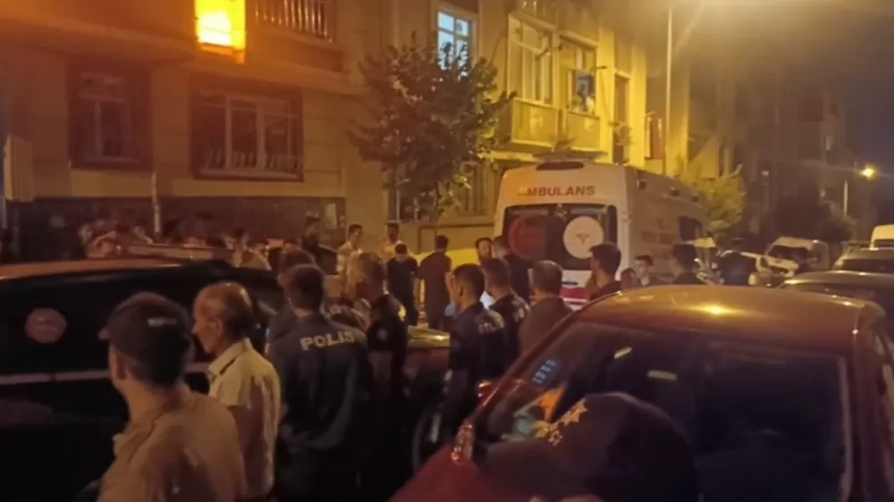 İstanbul  Sultangazi’de oğlu annesini başından vurdu  anne öldü oğlu firar 