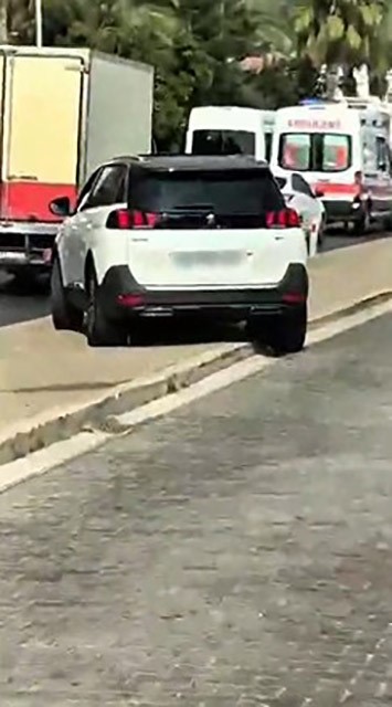 Kasksız ve akrobatik hareketler yapan motosiklet sürücüsüne ceza yağdı