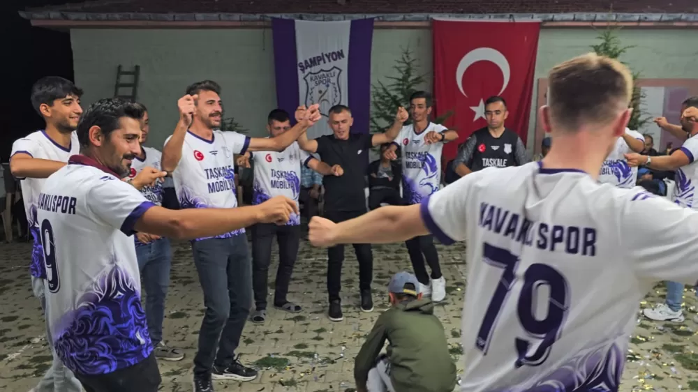 Kavaklı Spor şampiyonluğu coşkuyla kutladı