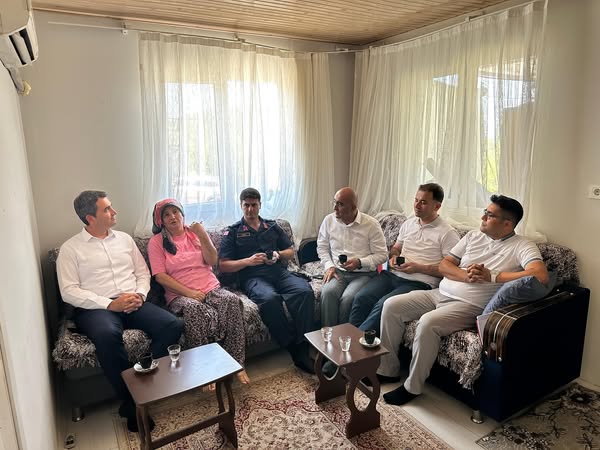Kaymakam Kuruca evlere konuk oluyor! Karacaören'de aileyi ziyaret etti