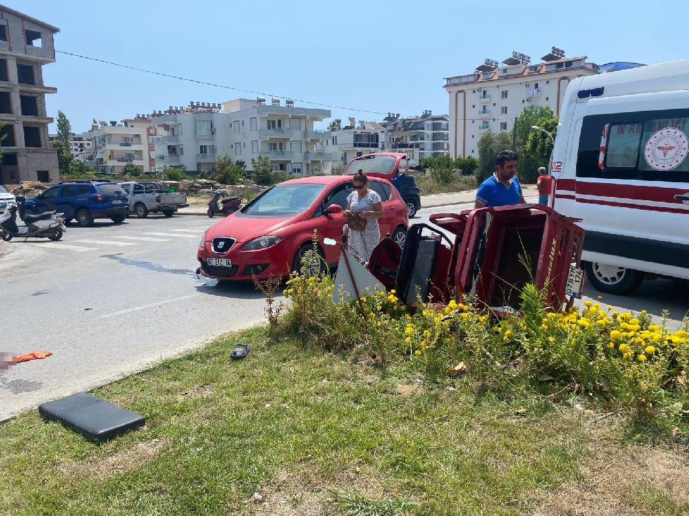 Kazada baba oğul hastanelik oldu