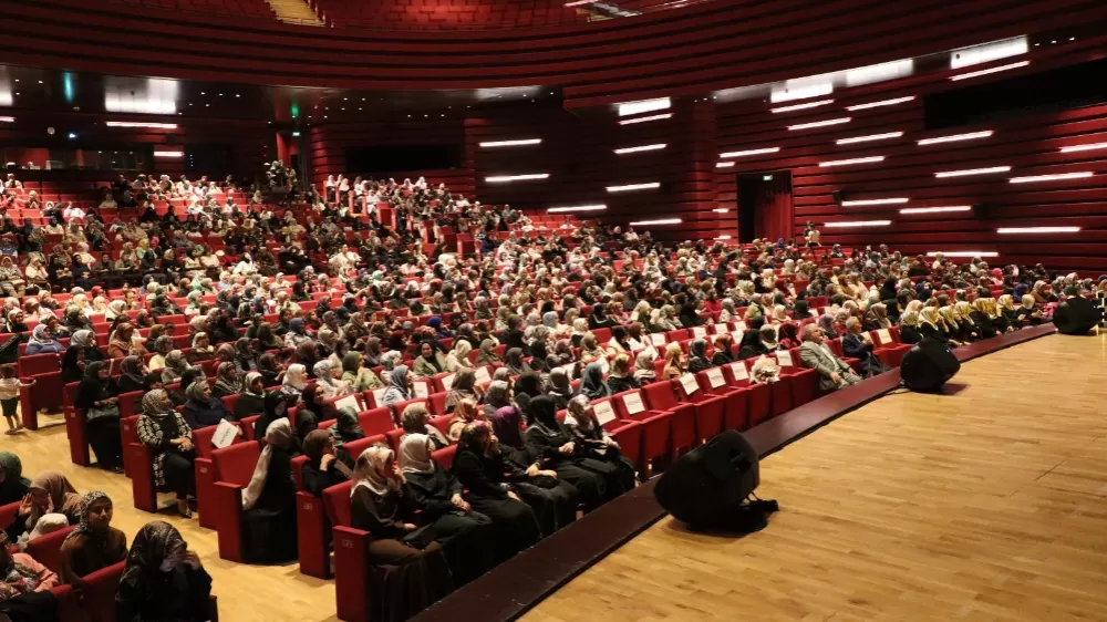 Konya Celaliye Kur’an Kursu’nda 29 Hafize İçin Taç Giyme Merasimi Düzenlendi