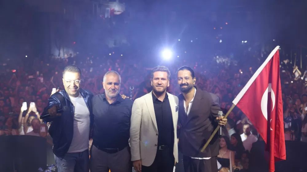 Koray Avcı, Tavas Zeybek Festivalinde unutulmaz bir gece yaşattı