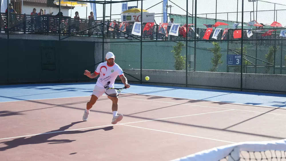 Kuşadası'nda Zafer Bayramı coşkusu tenis turnuvasıyla kutlanıyor