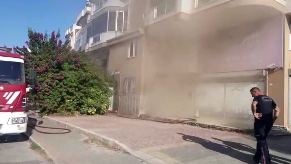Manavgat'ta iş yeri yangını ucuz atlatıldı