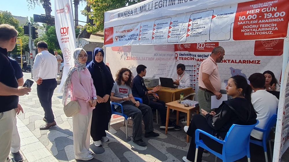 Manisa’da YKS mobil tercih danışma noktaları kuruldu