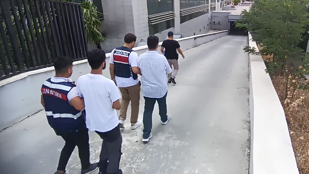 Mersin'de DEAŞ'a finans sağlayan şüphelilere operasyon: 2 gözaltı
