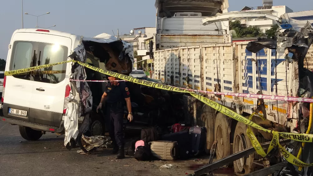 Mersin Erdemli'deki Öğrenci minibüs kazasında ölenlerin kimlikleri belli oldu 