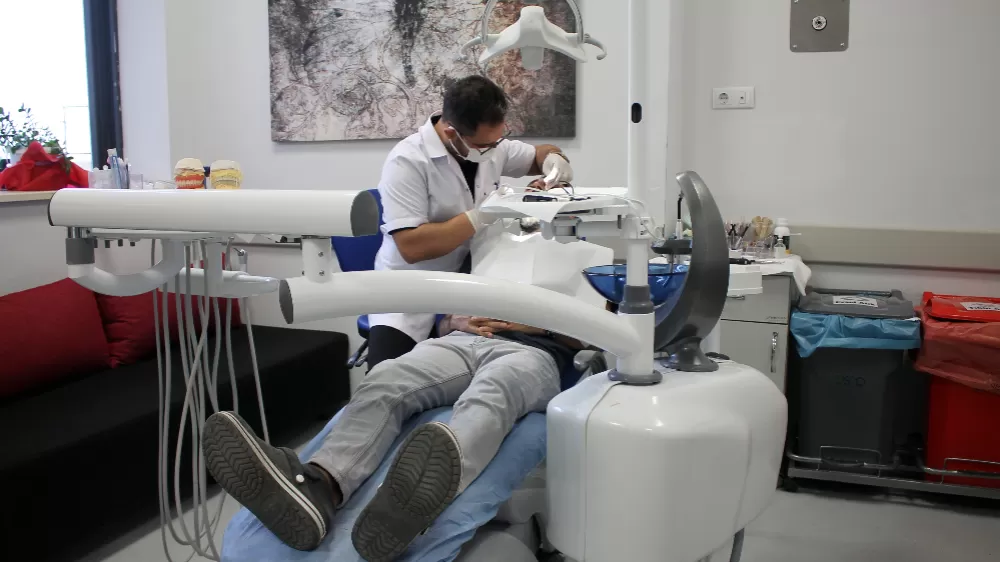 Midyat Ağız ve Diş Sağlığı Merkezinde modern protez uygulamaları yapılıyor