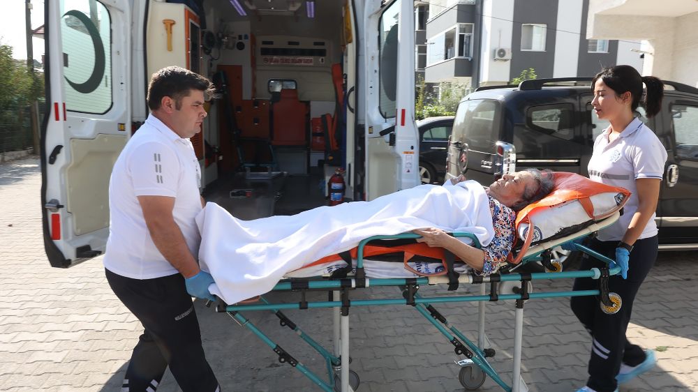 Muğla Büyükşehir hasta nakil araçları vatandaşlara hizmet vermeye devam ediyor
