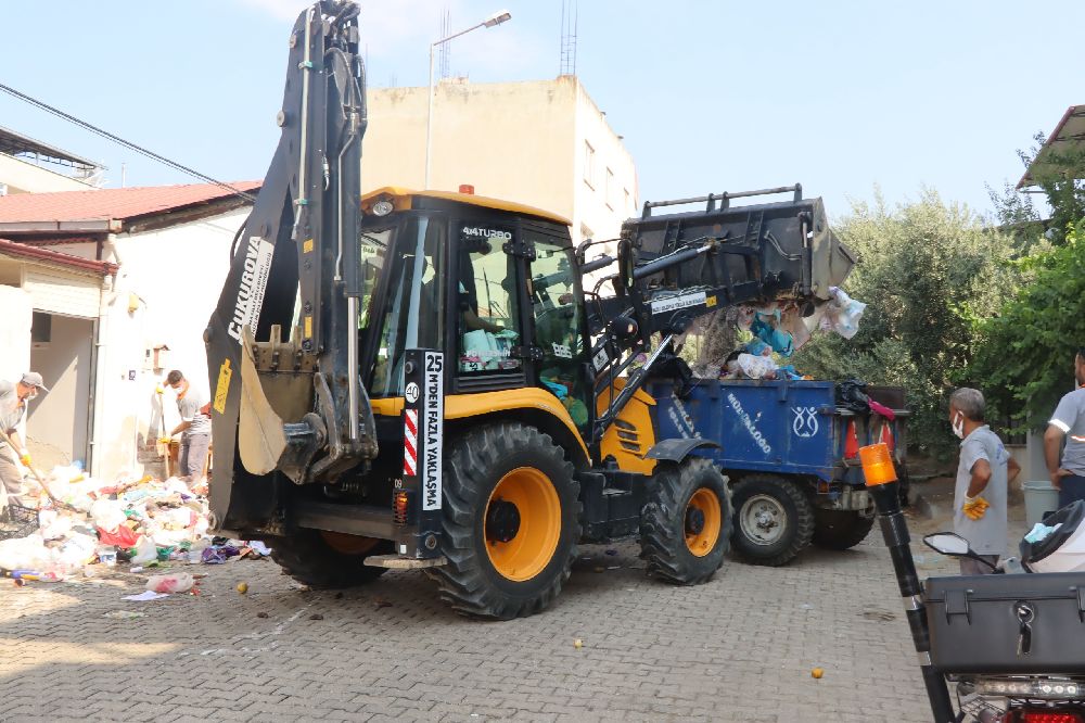 Nazilli Belediyesi çöp evi temizledi: "4 kamyon çöp çıktı"