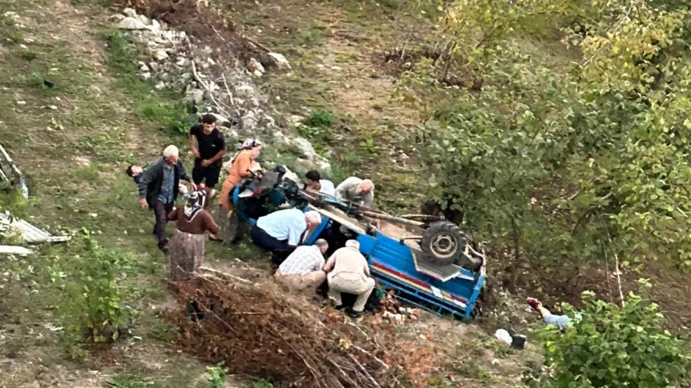Ordu Ünye Pat pat Uçuruma yuvarlandı  aynı aileden  4 ölü 3 ağır yaralı 