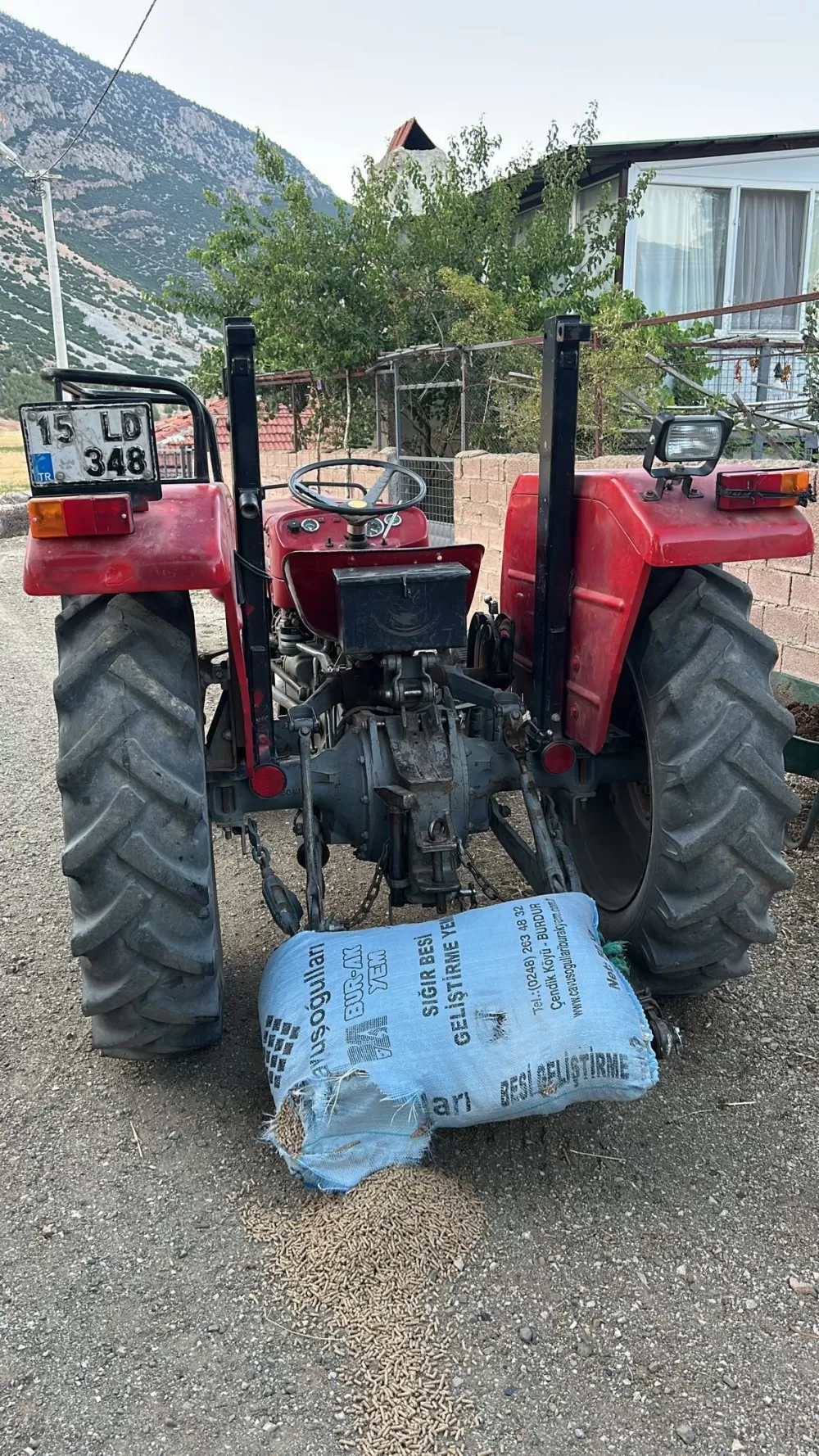 Burdur’da freni boşalan traktör faciası Yaşlı kadın hayatını kaybetti