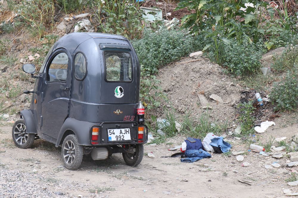 Sakarya Nehri'ne düştüğü iddia edilen 22 yaşındaki genç aranıyor