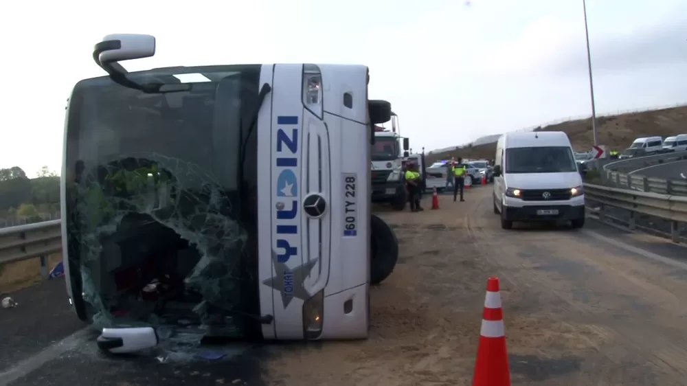 Sancaktepe Kuzey Marmara Otoyolu’nda yolcu otobüsü devrildi 3 ölü, 20 yaralı