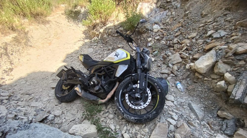 Şarampole yuvarlanan motosikletin sürücüsü yaralandı