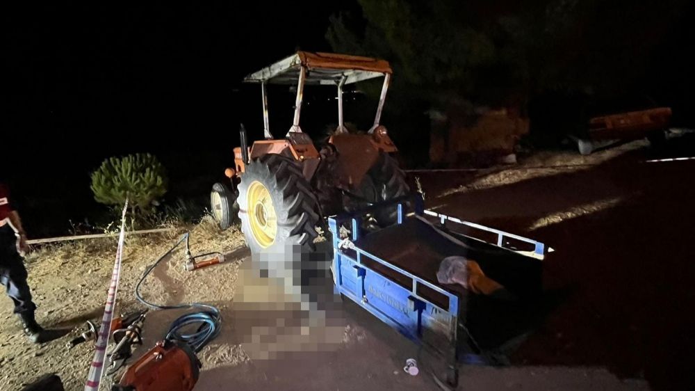 Traktörünün altında kalan sürücü hayatını kaybetti