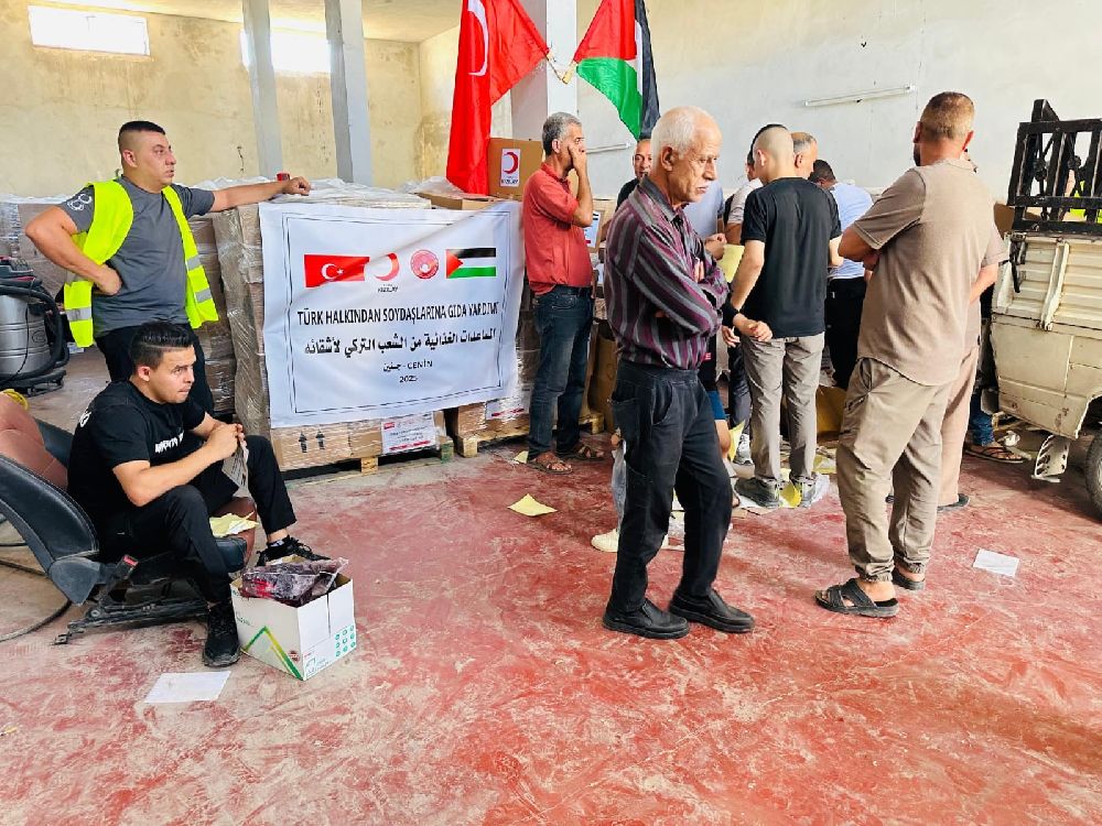 Türk Kızılay'dan Batı Şeria'ya bin 200 gıda kolisi