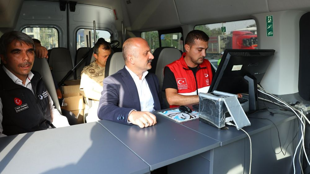 Vali Varol, mobil göç noktası araçlarını inceledi