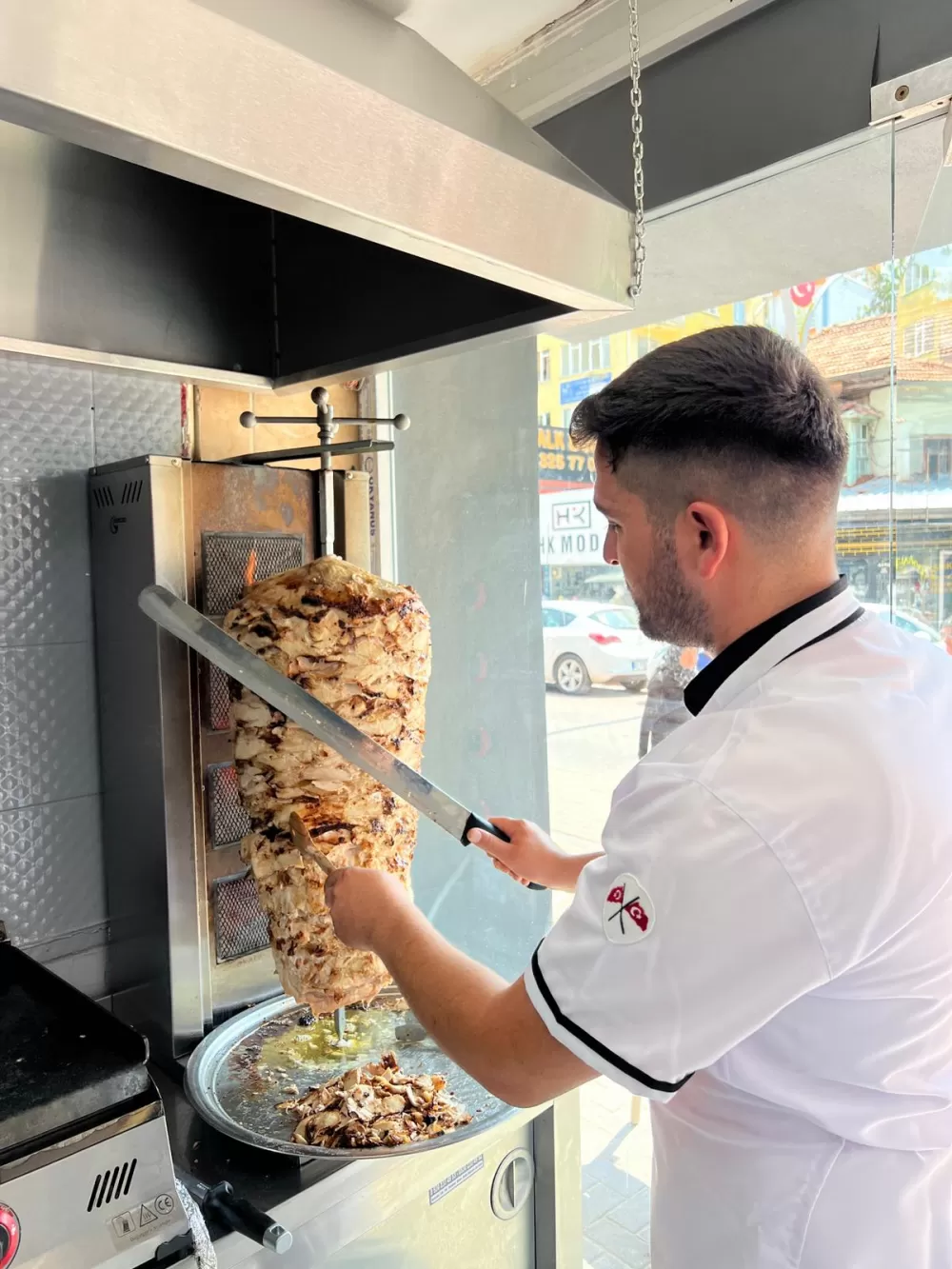 Dönerci Hasan Usta Bucak'ta açıldı! Açılışa özel 1 alana 1 bedava