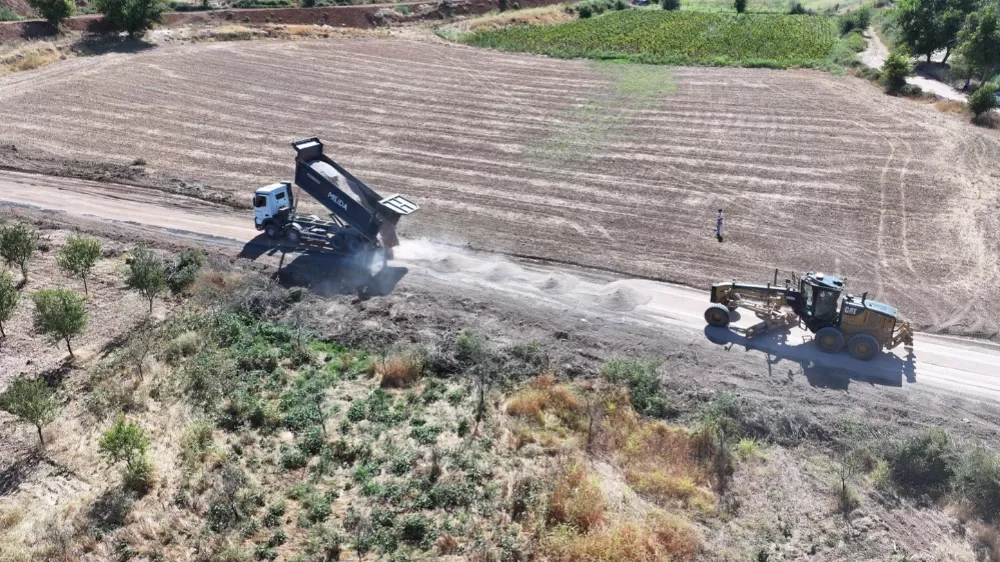 Yeşilyurt’ta kırsal yollar sathi asfaltla buluşuyor
