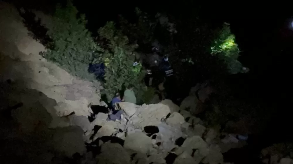 Adana Kozan Yolunda araç uçuruma yuvarlandı sağ çıkan olmadı 5 ölü