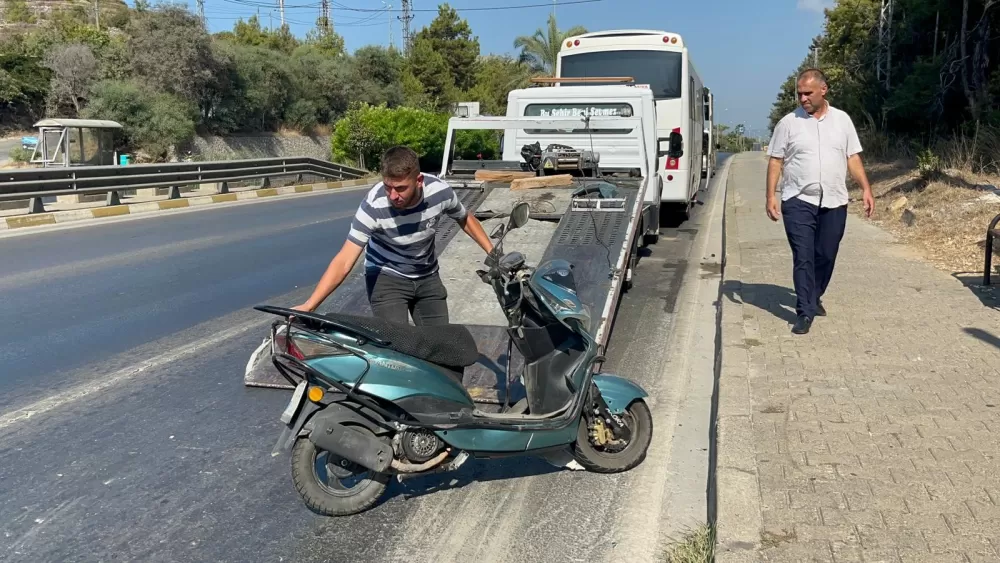 Alanya'da midibüsle çarpışan motosikletli yaralandı