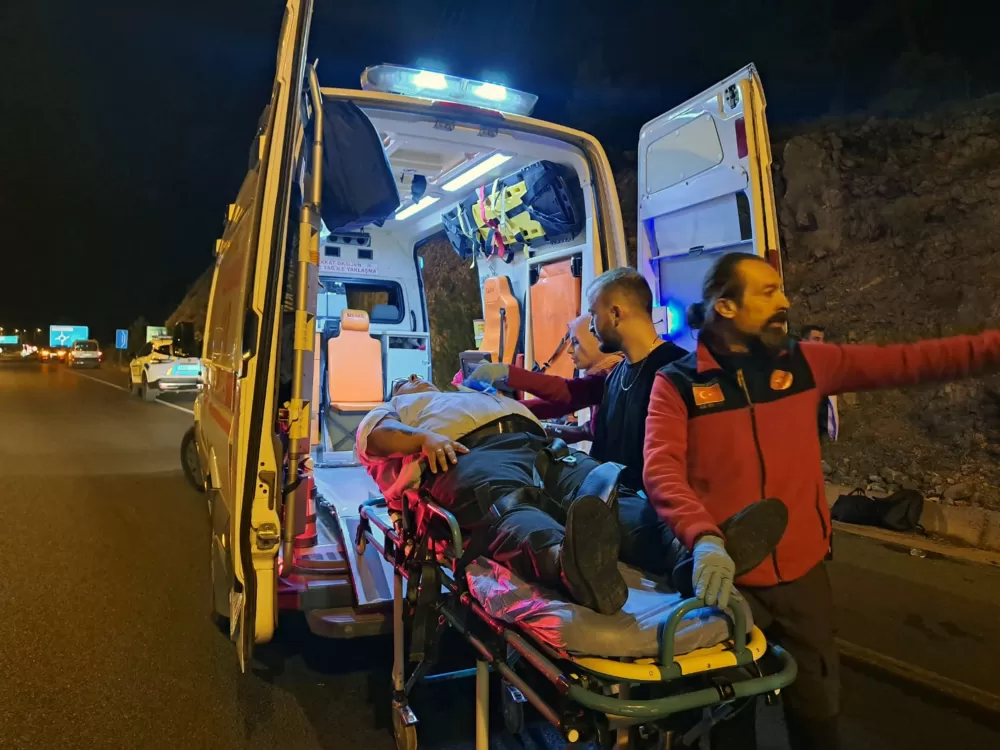 Muğla Menteşe'de havalimanı otobüsü devrildi 5 yaralı