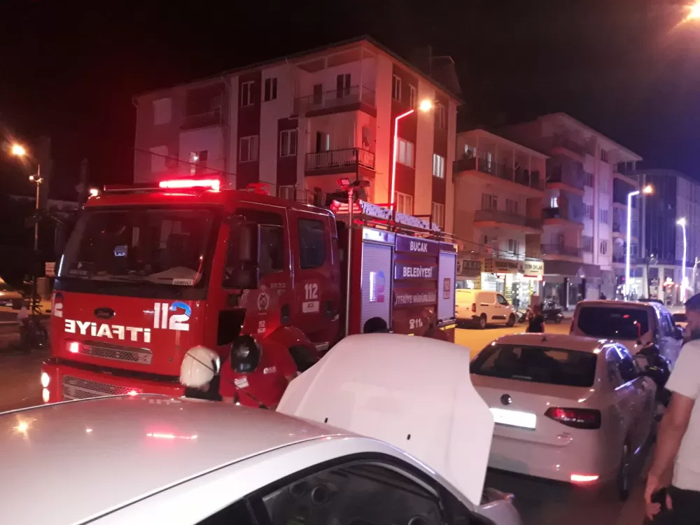 Bucak’ta araç yangını! Dumanlar paniğe neden oldu