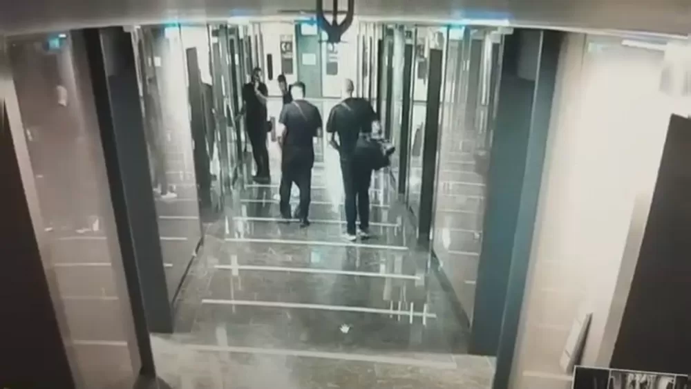 İstanbul Sarıyer'de gitar kılıfında kalaşnikof taşıyan INTERPOL'ün aradığı şahsı, uyuşturucu siparişi yakalattı