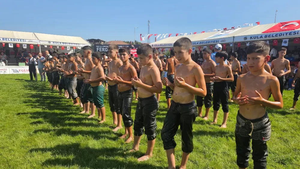 2025 yılı Manisa Kula Yağlı Güreşleri'nde Başpehlivanlar Er Meydanına Çıkıyor Başpehlivan Kim Olur