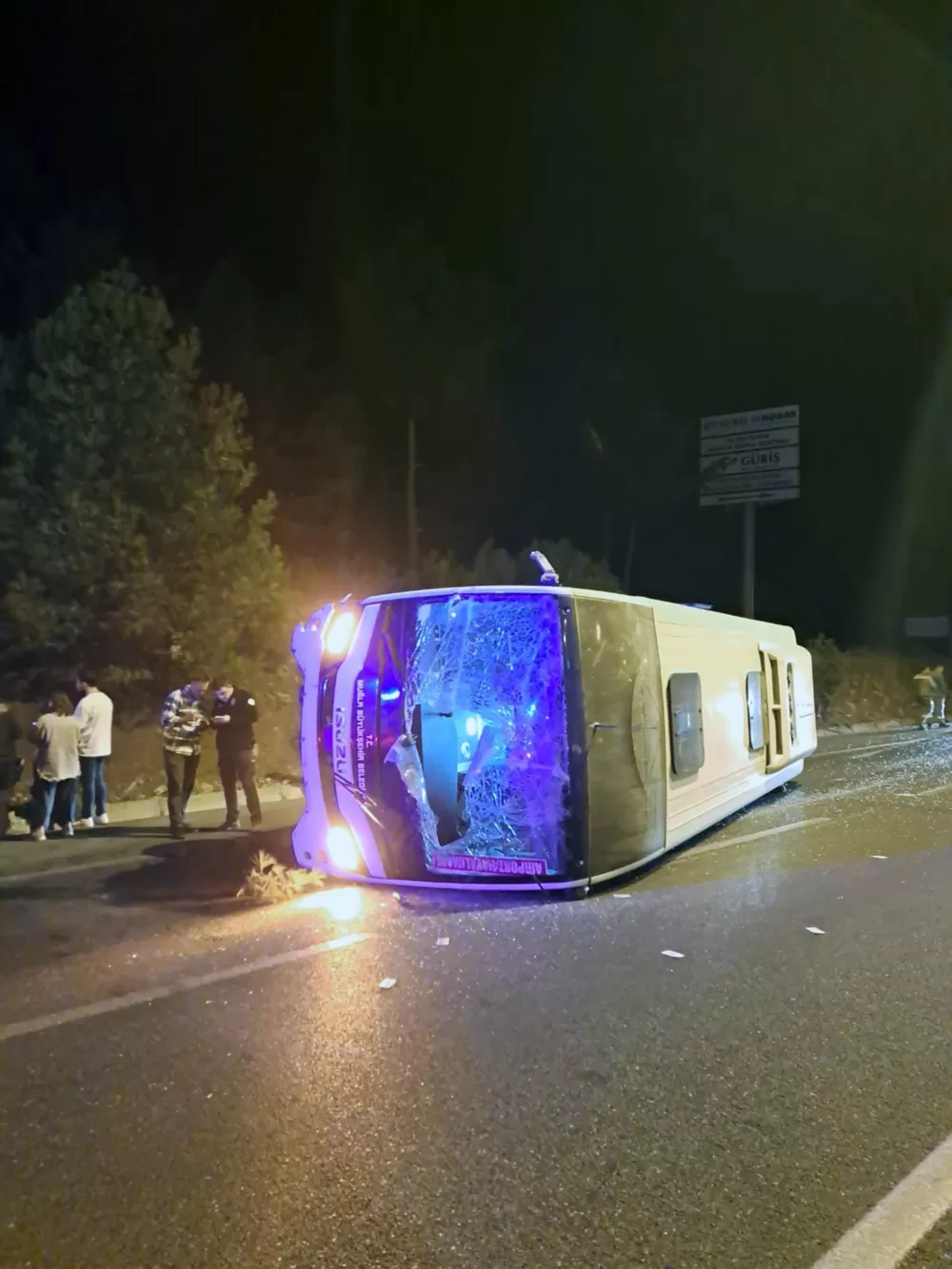 Muğla Menteşe'de havalimanı otobüsü devrildi 5 yaralı