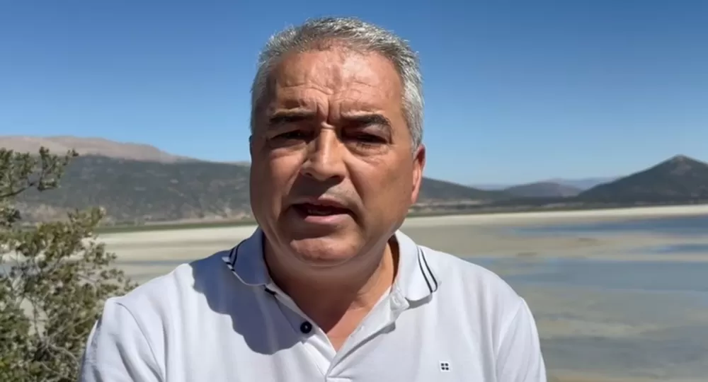 Türkiye'nin 4'üncü büyük gölü kuraklık nedeniyle ortadan ikiye bölündü