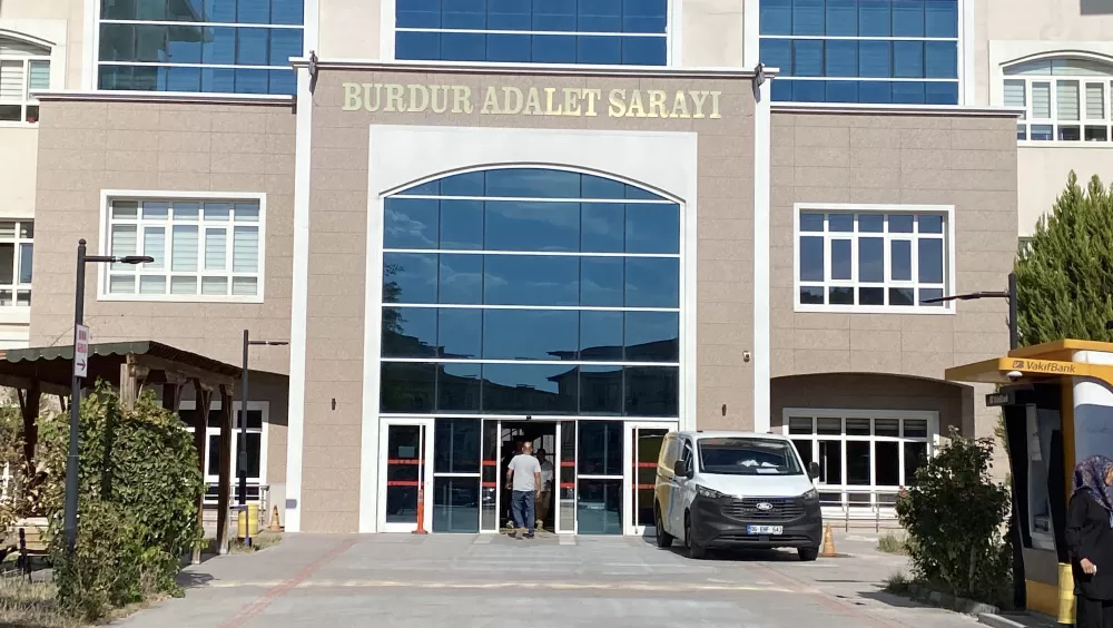 Bucak'ta kuzenini öldüren sanık ile eşi mahkemede! Acılı anne bakın ne söyledi
