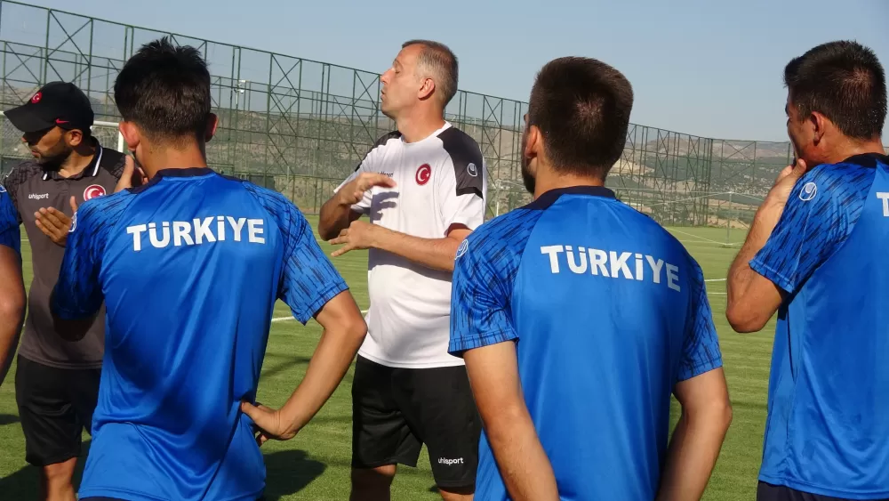 Anne ve babasının sesi oldu, şimdi ise ay-yıldızlı forma için çalışıyor