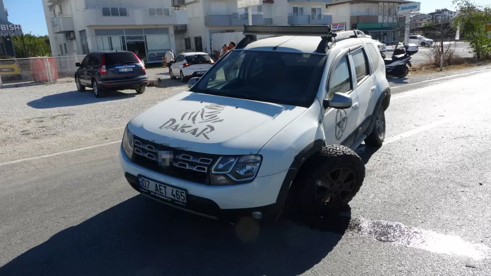 Manavgat'ta 3 araçlı zincirleme kaza