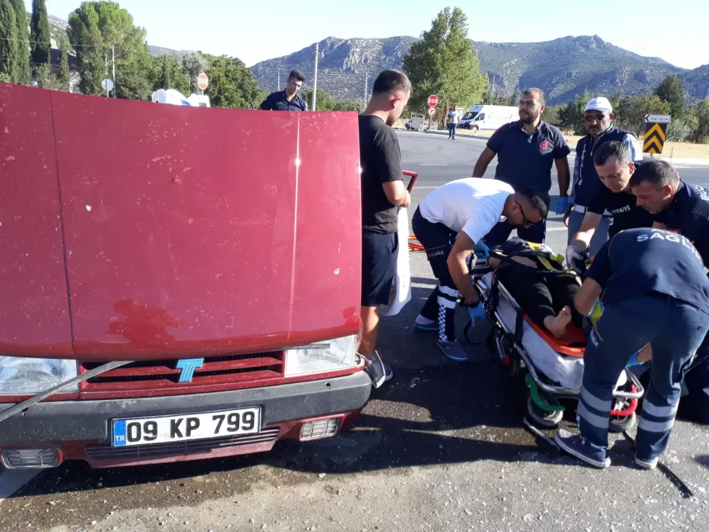 Korkuteli Bucak yolunda kaza! 2 otomobilde 5 yaralı