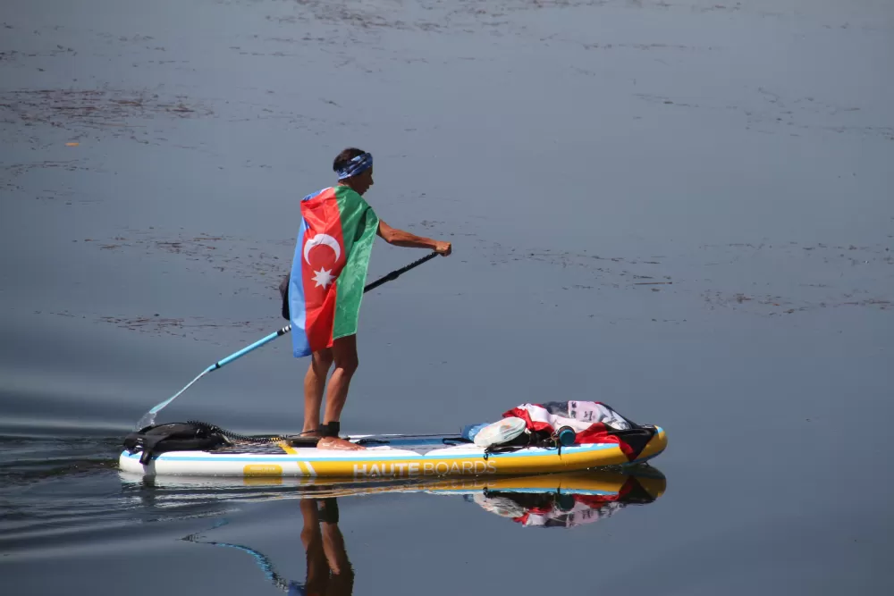 Göl Ölmedi dediler Kuraklığa dikkat çekmek için Beyşehir Gölü'nü SUP ile kürek çekerek bir uçtan bir uca geçtiler