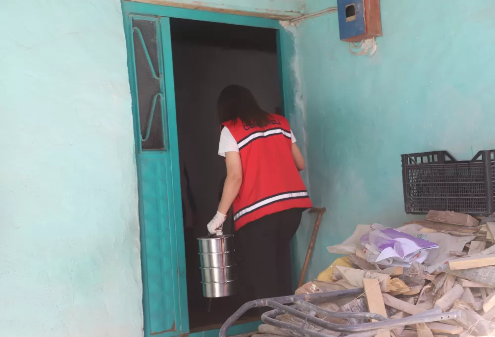 Korkuteli’de 258 haneye sıcak yemek! Saniye Başkan ihtiyaç sahiplerinin yanında