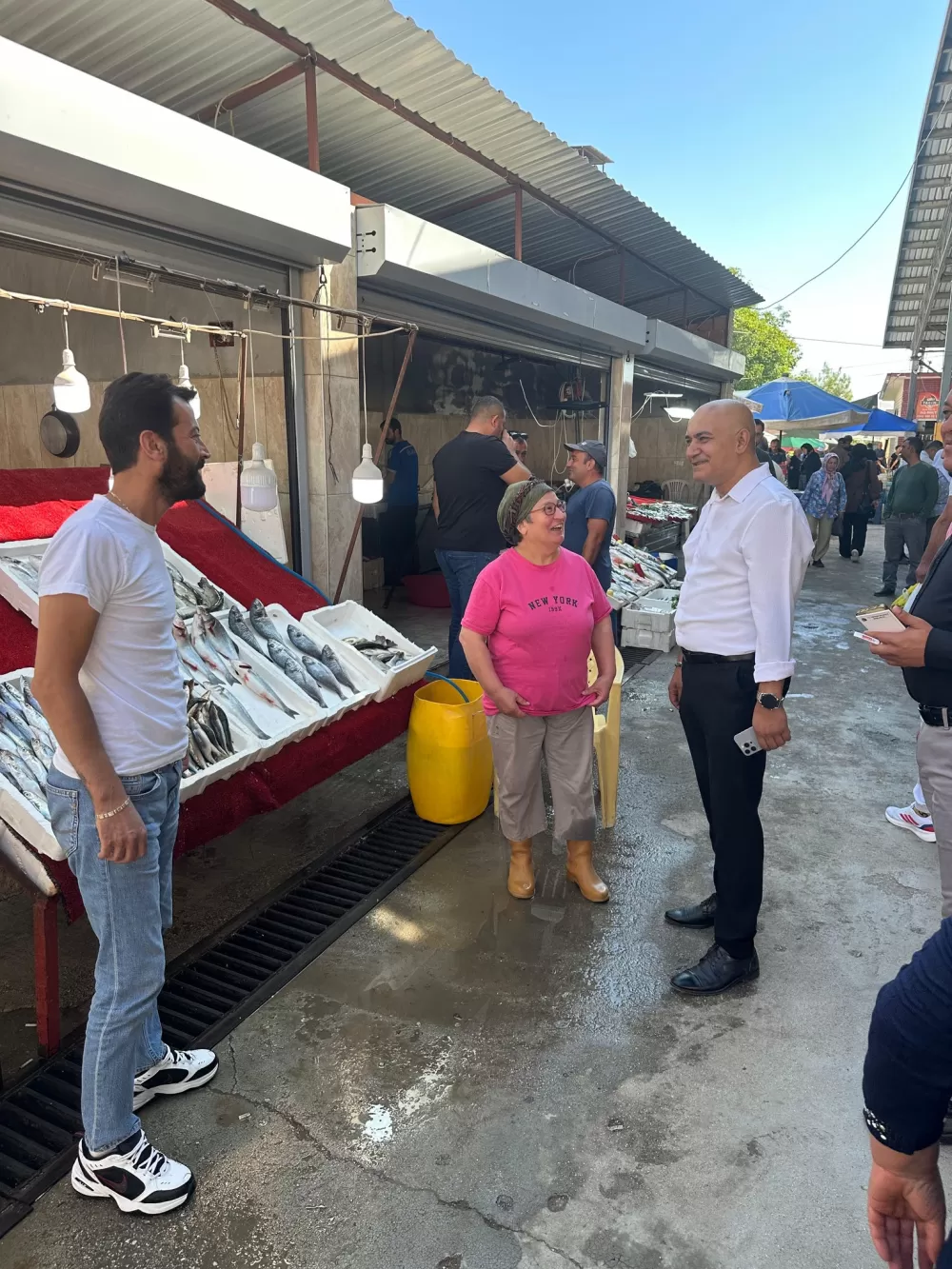 Tefenni’de halkın nabzı pazar yerinde tutuldu Başkan Alagöz vatandaşla buluştu