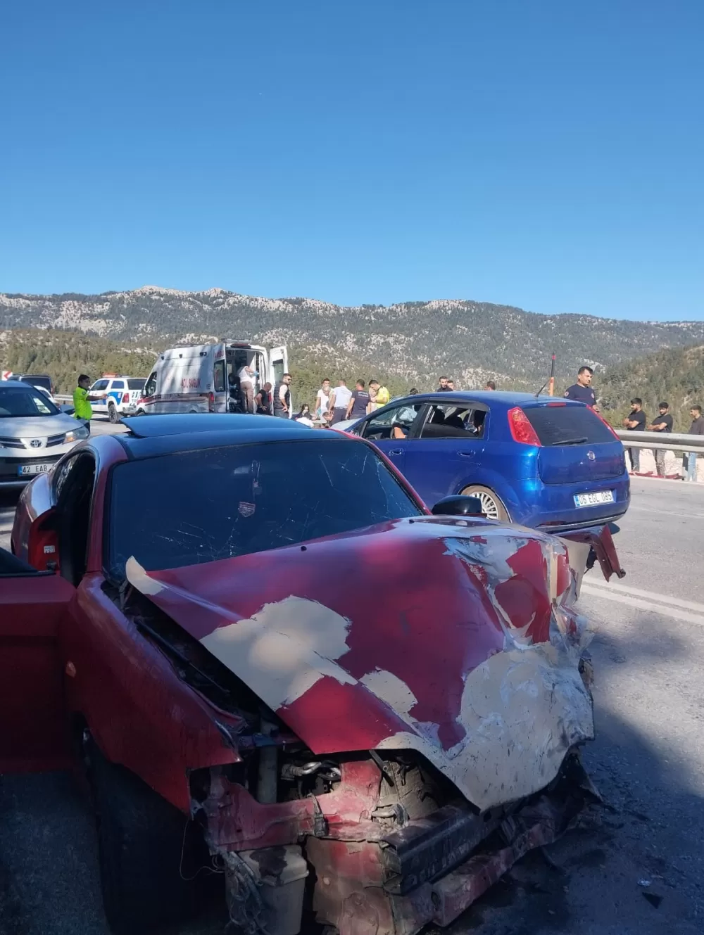 Antalya Akseki-Seydişehir karayolunda Feci Kaza 2 otomobil Çarpıştı 1 ağır 4 yaralı