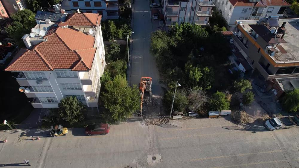 Korkuteli’nde yol konforu için büyük adım! Sıcak asfalt çalışmaları başladı