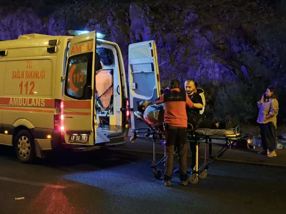 Muğla Menteşe'de havalimanı otobüsü devrildi 5 yaralı