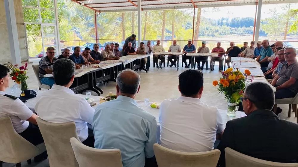 Kaymakam Kuruca, köy ziyaretlerini sürdürüyor Kızıllı'da vatandaşla buluştu