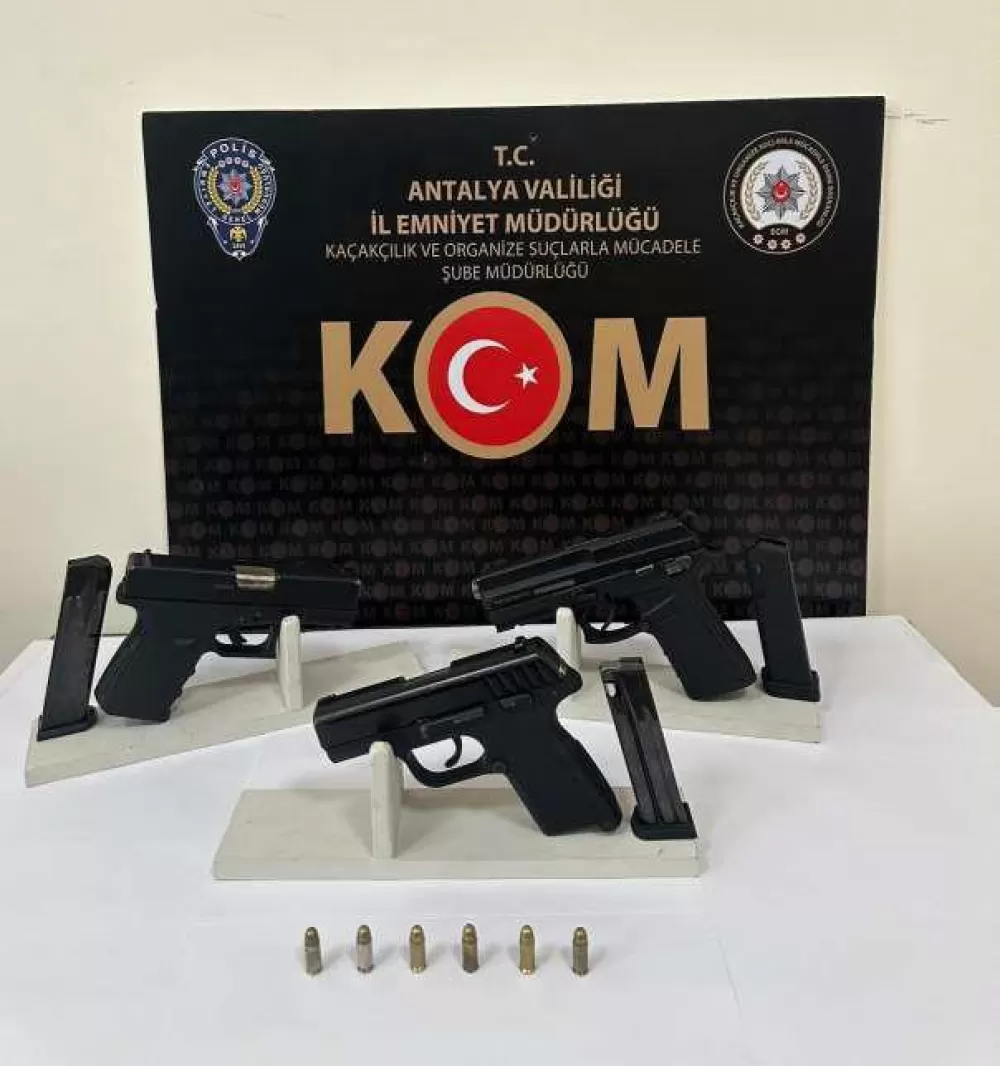 Antalya'da KOM ekipleri 712 bin 440 adet makaron ele geçirdi