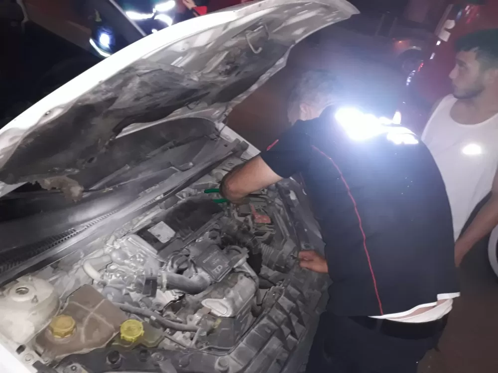 Bucak’ta araç yangını! Dumanlar paniğe neden oldu