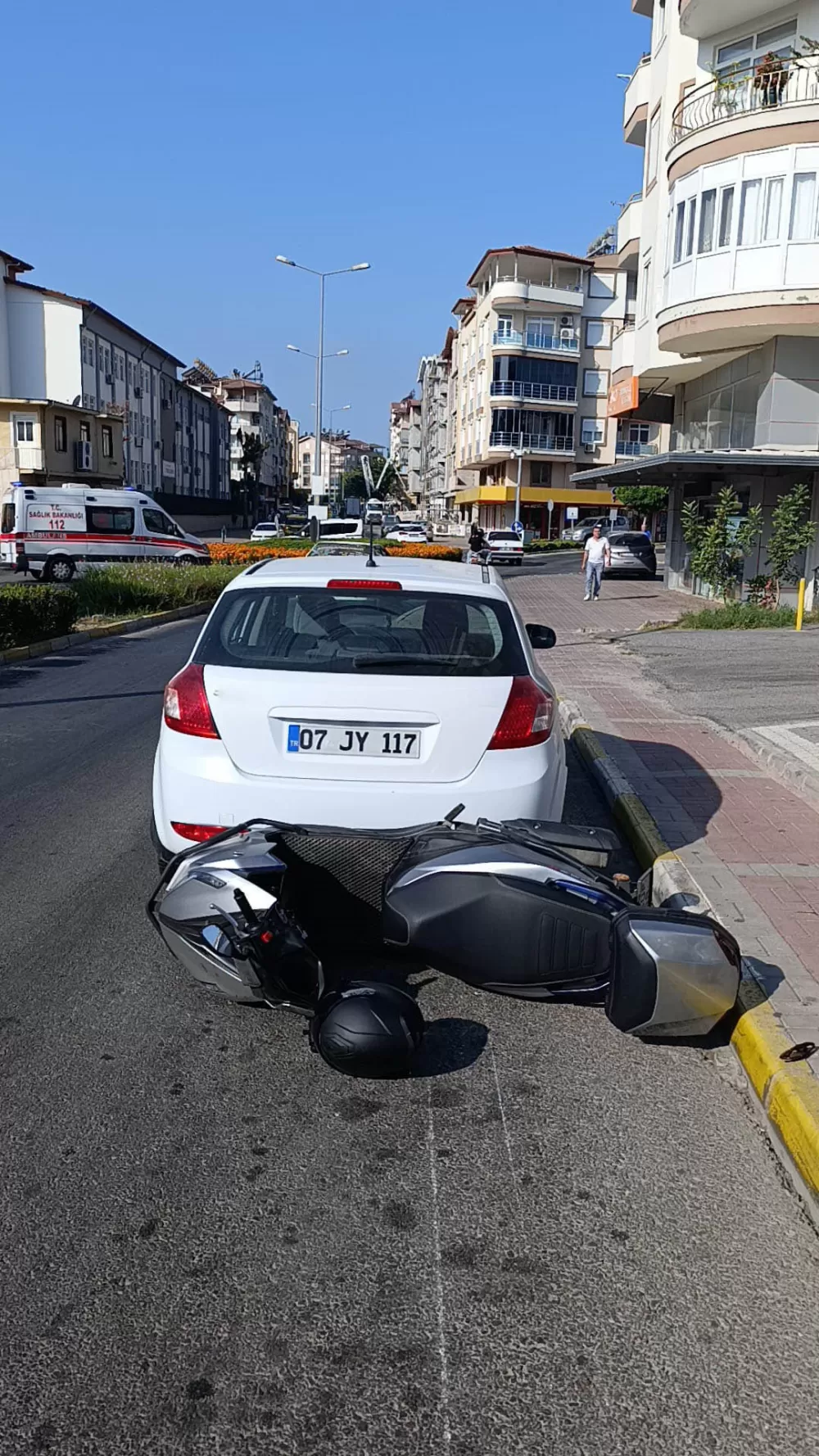 Antalya'da trafik kazası motosiklet sürücüsü yaralandı
