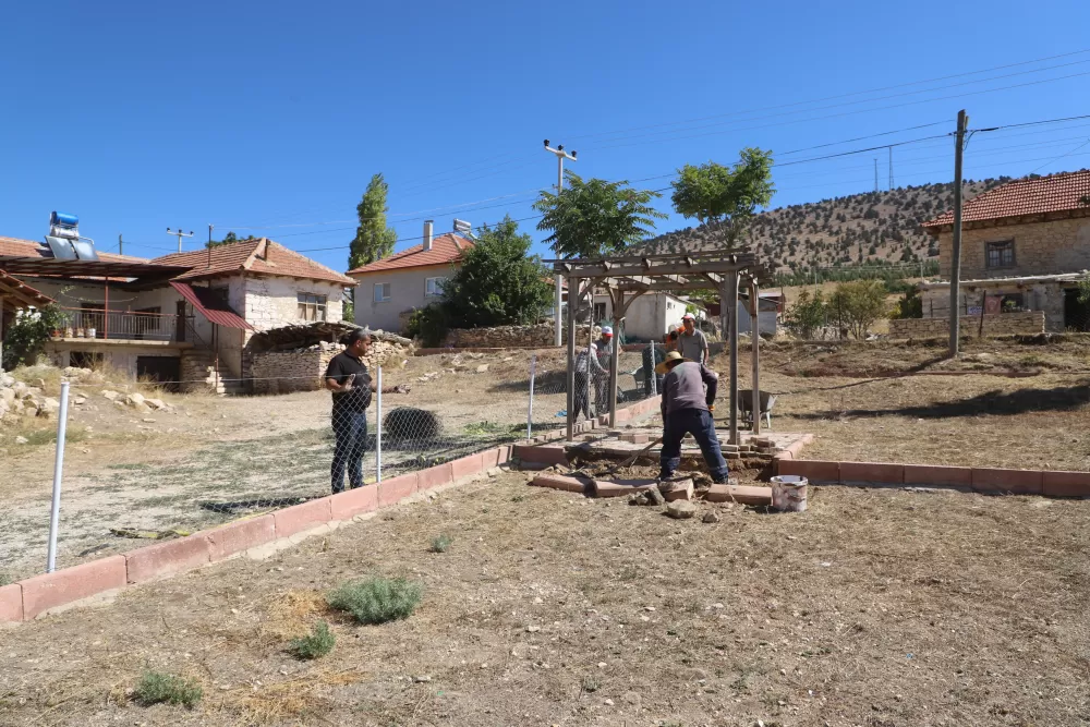 Korkuteli’nin parkları baştan aşağı yenileniyor!